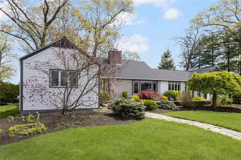 120 Bretton Woods Dr, Cranston, RI 02920