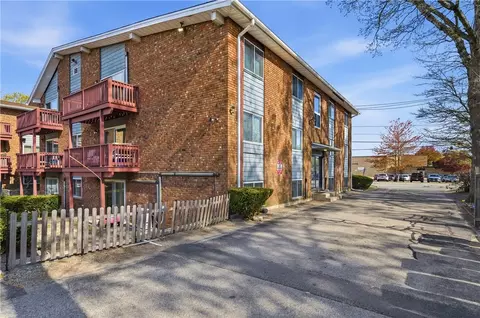 110 Pilgrim Pkwy #11, Warwick, RI 02888