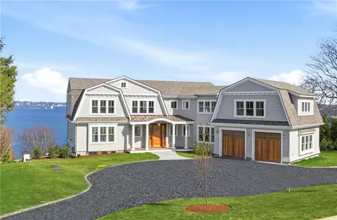19 Searidge Dr, Saunderstown, RI 02874