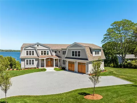 19 Searidge Dr, Saunderstown, RI 02874