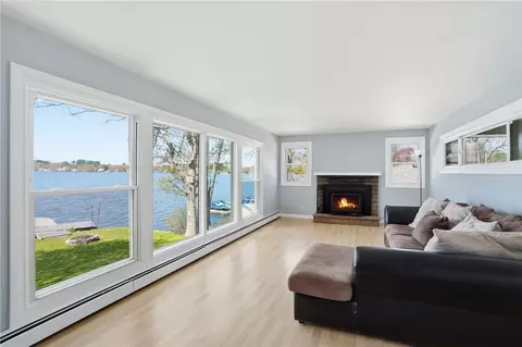 Living - 29 E Shore Dr, Coventry, RI 02816 photo 2 of 8