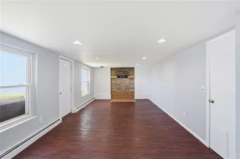Living - 29 E Shore Dr, Coventry, RI 02816 photo 6 of 8