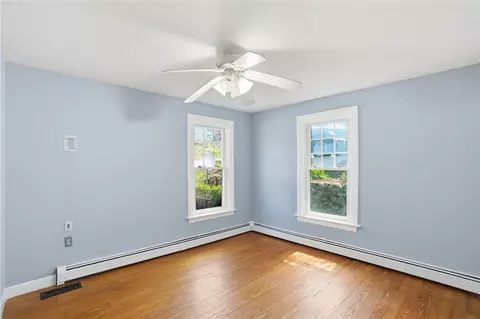 Bedroom - 29 E Shore Dr, Coventry, RI 02816 photo 4 of 6