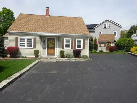 42 Wakefield St, West Warwick, RI 02893