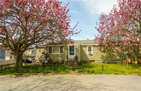 54 Homer St, Newport, RI 02840