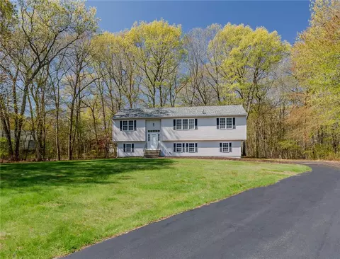 136 Hope Hill Ter, Cranston, RI 02921