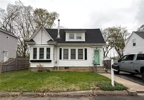 32 Hopkins Ter, Cumberland, RI 02864