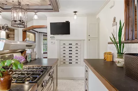 Kitchen - 10 Hamilton Hl, Glocester, RI 02829 photo 3 of 8