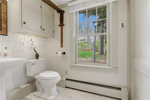 Bath - 10 Hamilton Hl, Glocester, RI 02829 photo 1 of 6