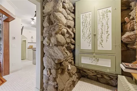 Entry Way - 10 Hamilton Hl, Glocester, RI 02829 photo 2 of 3