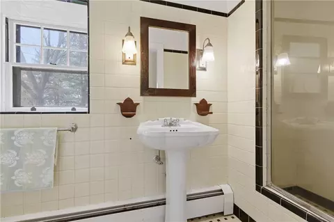 Bath - 10 Hamilton Hl, Glocester, RI 02829 photo 6 of 6