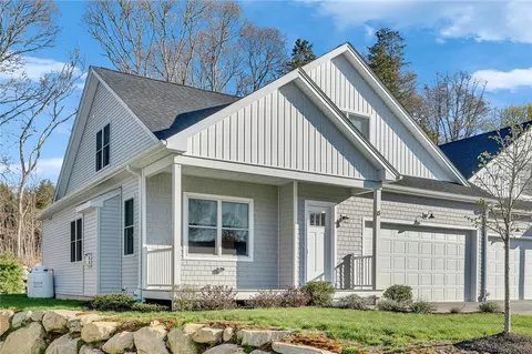 15 Blue Heron Dr, Westerly, RI 02891