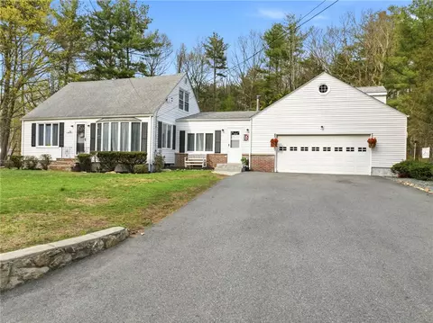 19 Fanning Ln, Smithfield, RI 02828
