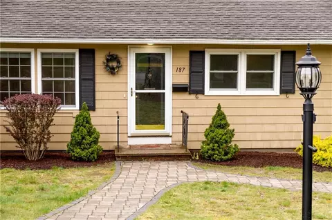 187 Maplewood Dr, East Greenwich, RI 02818