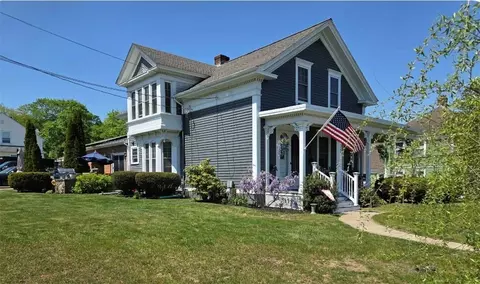 35 Fairview Ave, West Warwick, RI 02893