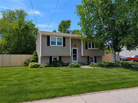23 Astral St, Warwick, RI 02888