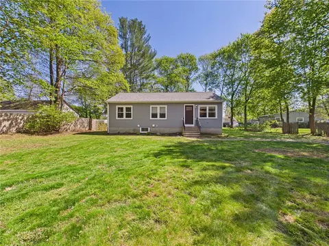 72 Waites Corner Rd, West Kingston, RI 02892