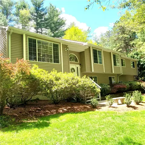 12 Ayoho Rd, Coventry, RI 02816