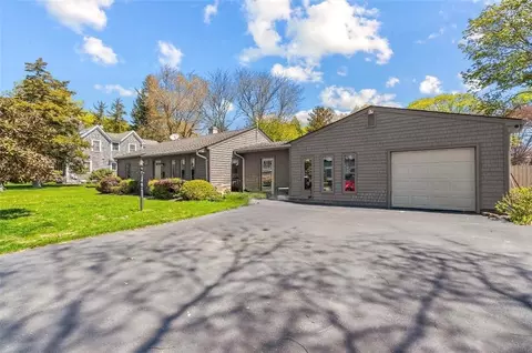 32 Ridge Rd, Bristol, RI 02809