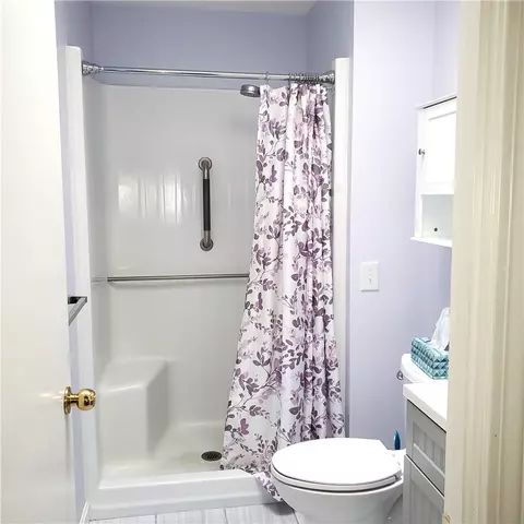 Bath - 661 Orleans Ct, Warwick, RI 02886 photo 2 of 4