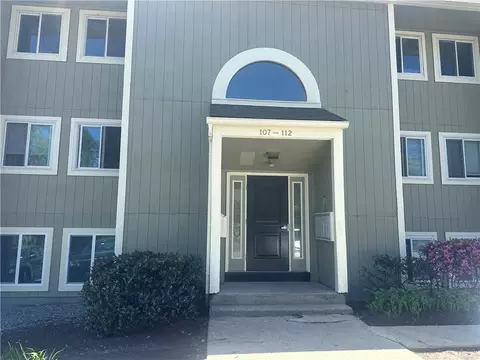 400 New River Rd #111, Manville, RI 02838