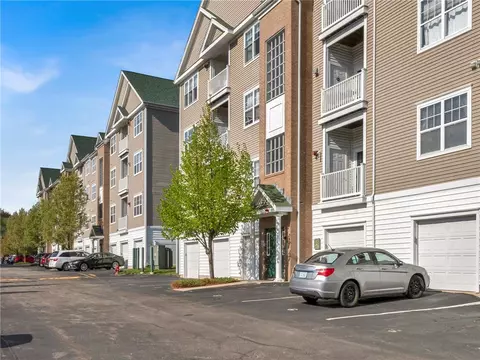 96 Mill St #303, Woonsocket, RI 02895