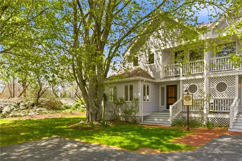 15 Hammersmith Rd #30A, Newport, RI 02840