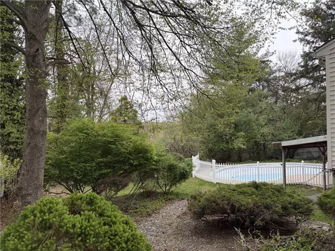 Exterior - 178 Hilton Rd, Warwick, RI 02889 photo 6 of 10