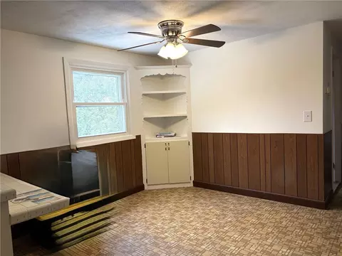 Living - 178 Hilton Rd, Warwick, RI 02889 photo 2 of 5