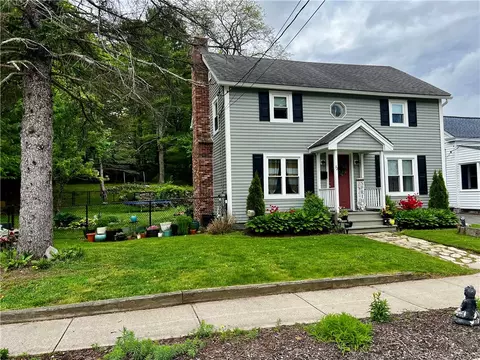 72 Farnum Pike, Smithfield, RI 02917
