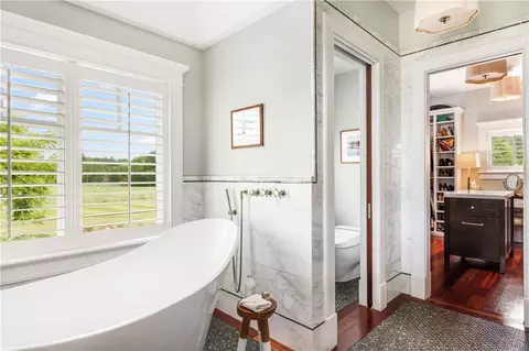 Bath - 1 Geralds Farm Dr, Exeter, RI 02822 photo 3 of 4