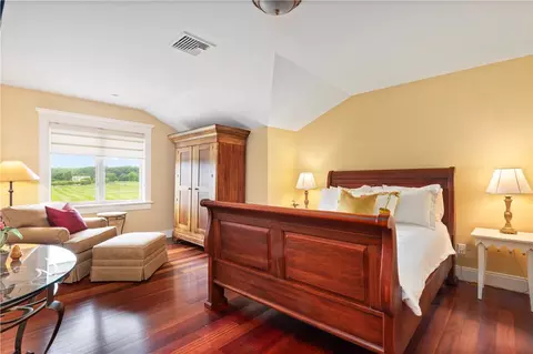 Bedroom - 1 Geralds Farm Dr, Exeter, RI 02822 photo 3 of 6