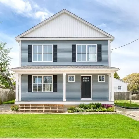 10 Fyffe Ave, Cranston, RI 02920