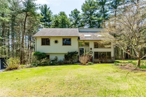 173 Whaley Hollow Rd, Coventry, RI 02816
