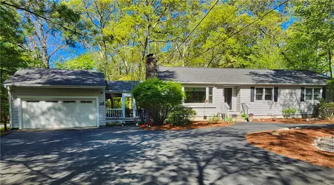 529 Shippeetown Rd, East Greenwich, RI 02818