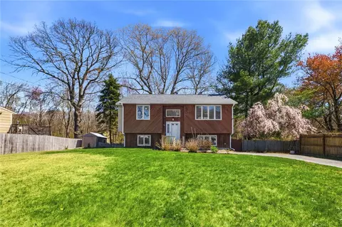 80 Oakside St, Warwick, RI 02889