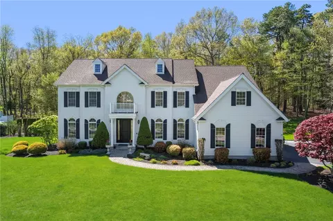 30 Lenihan Ln, East Greenwich, RI 02818