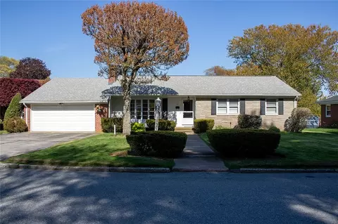 23 Di Ponte Dr, Johnston, RI 02919