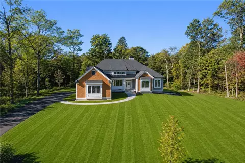 11 Carrs Ln, North Kingstown, RI 02852