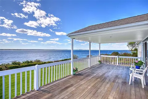 585 Seaside Dr, Jamestown, RI 02835