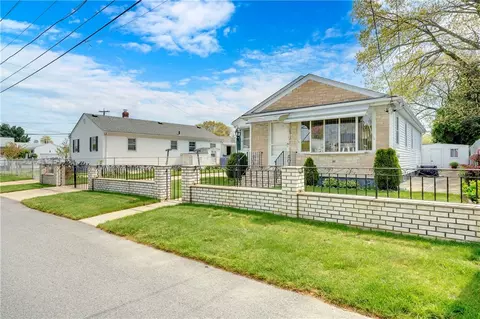 8 No Rose St, East Providence, RI 02914