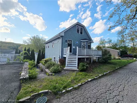 140 Lake View Rd, Cranston, RI 02920