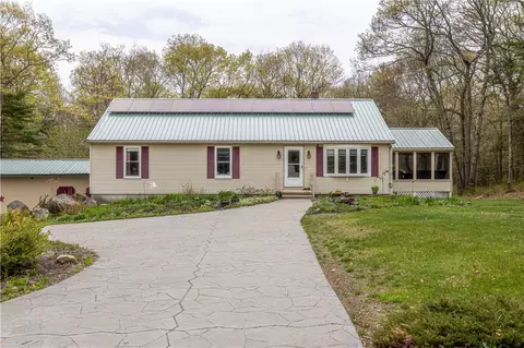 956 Reynolds Rd, Glocester, RI 02814