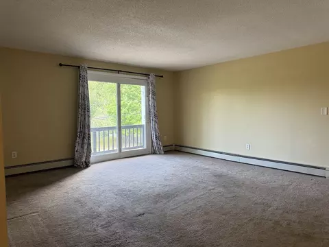 Living - 283 Privilege St #4, Woonsocket, RI 02895 photo 2 of 4