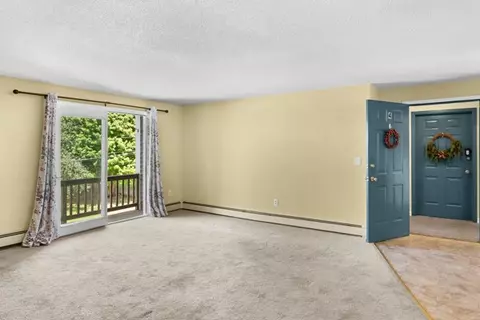 Living - 283 Privilege St #4, Woonsocket, RI 02895 photo 1 of 3