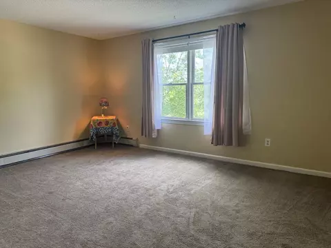 Living - 283 Privilege St #4, Woonsocket, RI 02895 photo 4 of 4