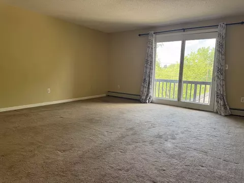 Living - 283 Privilege St #4, Woonsocket, RI 02895 photo 3 of 4