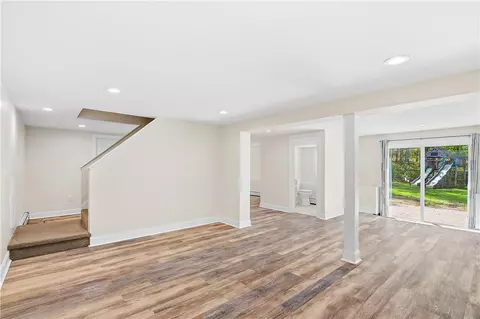Living - 435 Maureen Cir, Mapleville, RI 02839 photo 5 of 8