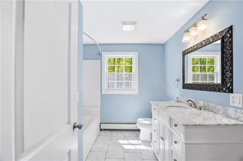 Bath - 435 Maureen Cir, Mapleville, RI 02839 photo 2 of 4