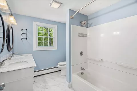 Bath - 435 Maureen Cir, Mapleville, RI 02839 photo 3 of 4